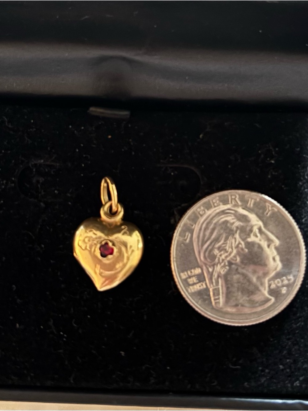 18K Vintage Gold Heart Pendant with Red Stone - Picture 4 of 6